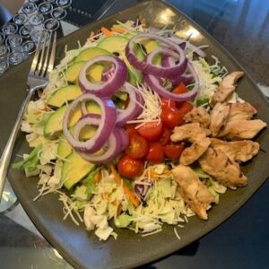 Salad with Chicken and Advocado